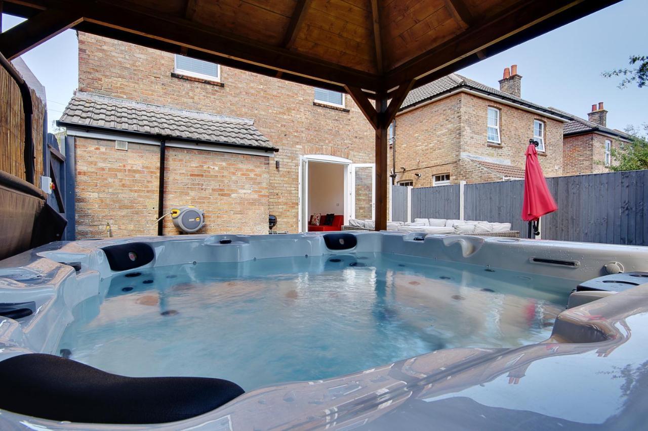 7 Palms Villa Bournemouth Exterior photo
