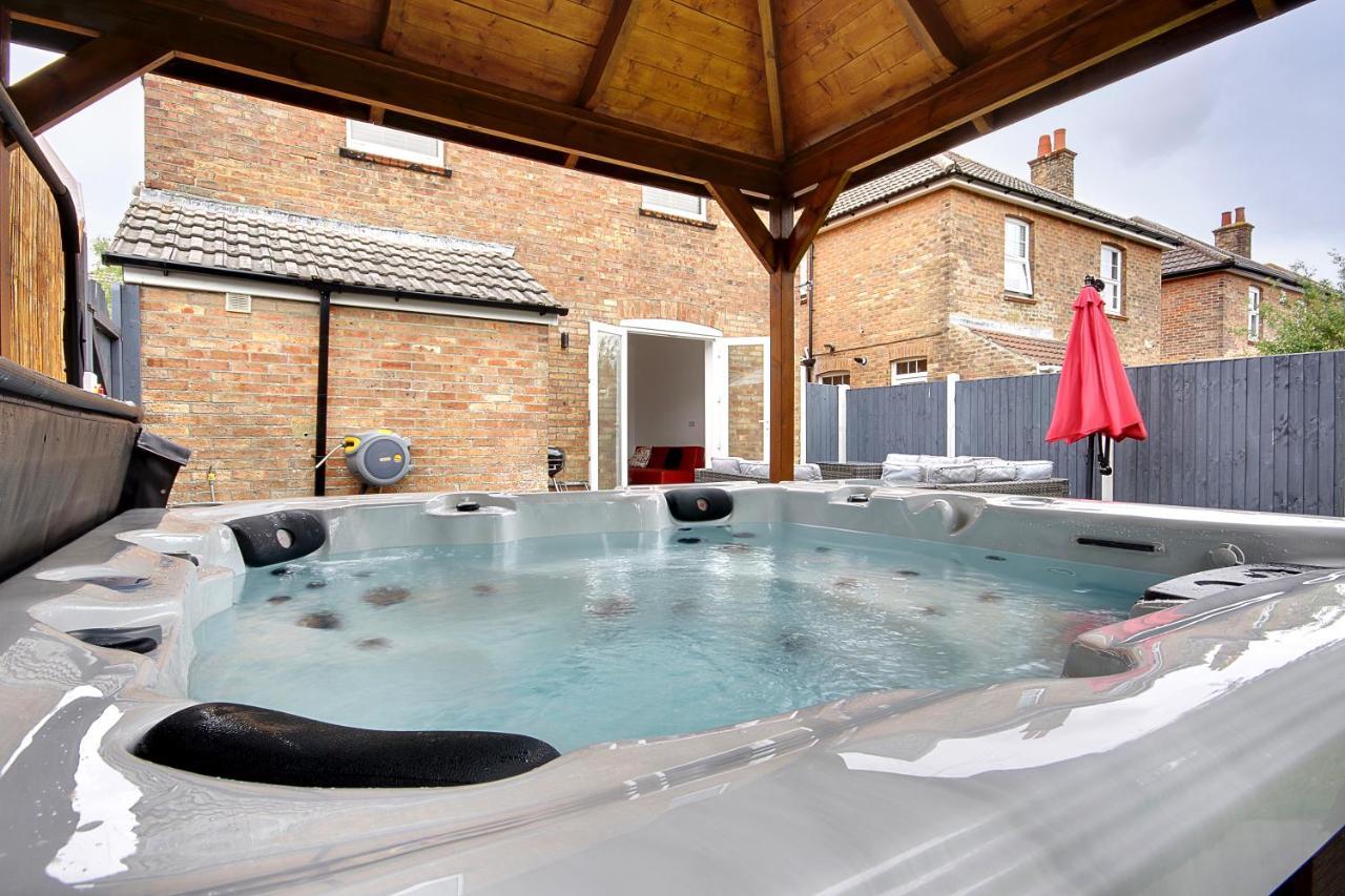 7 Palms Villa Bournemouth Exterior photo