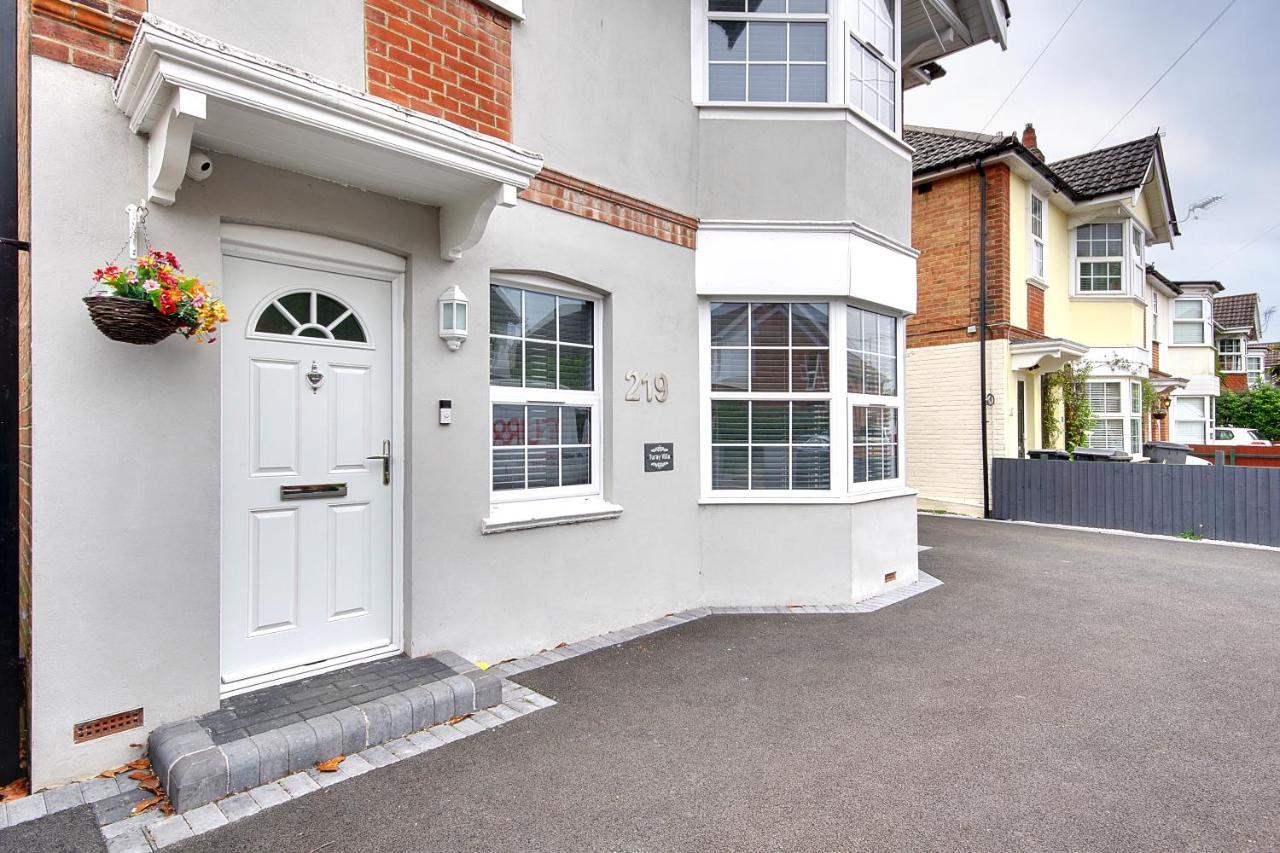 7 Palms Villa Bournemouth Exterior photo